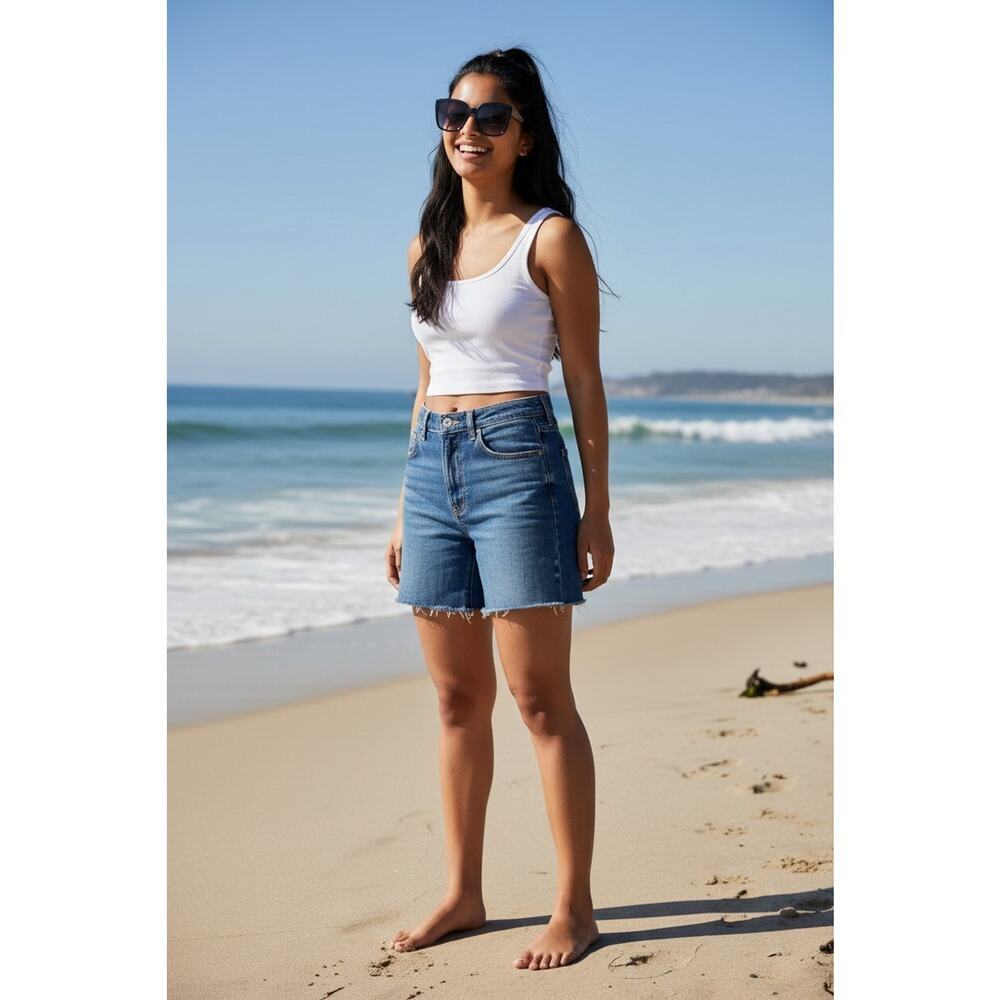 New Eddie Bauer Womens Size 6P Authentic Voyager High Rise Cutoff Denim Shorts